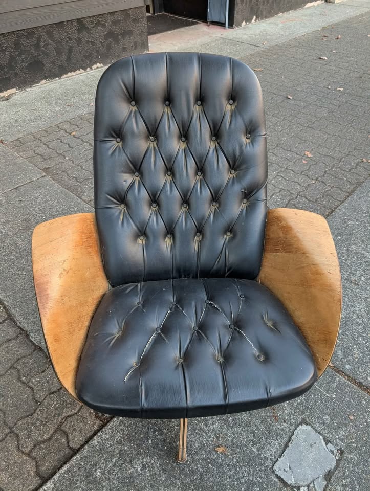 Iconic MCM Mr. Chair by George Mulhauser for Plycraft