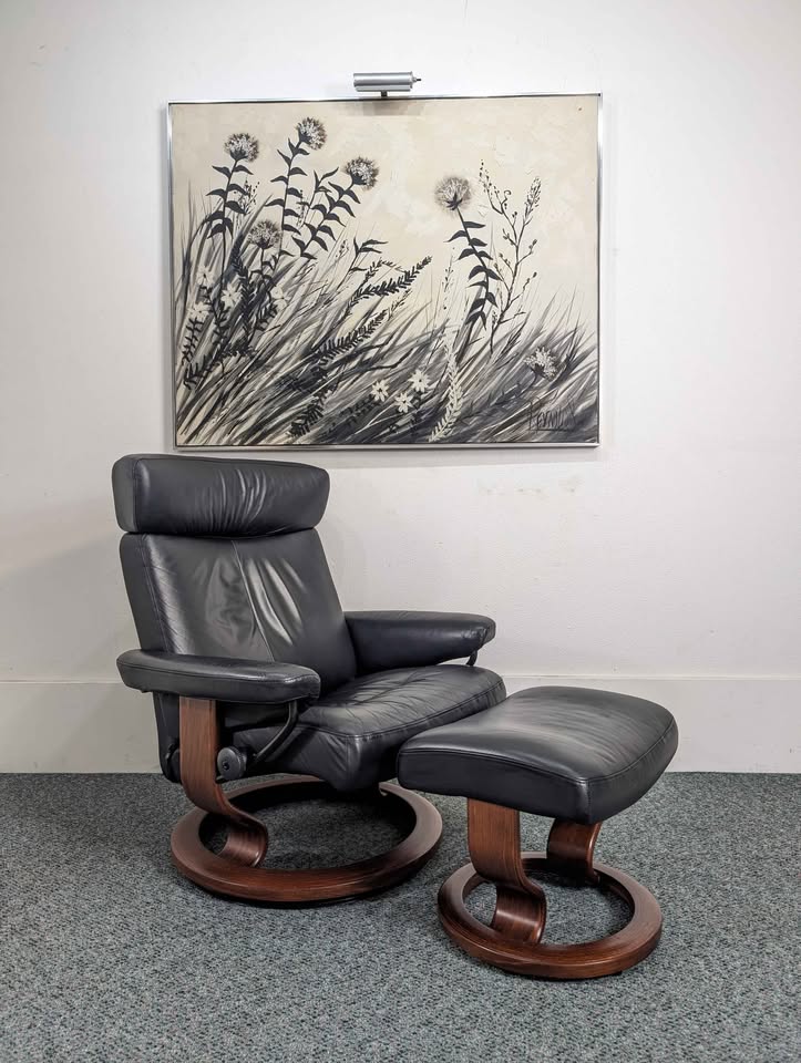 Ekornes Stressless Black Leather Lounge Chair Recliner & Ottoman