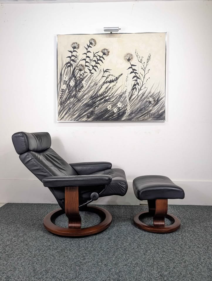 Ekornes Stressless Black Leather Lounge Chair Recliner & Ottoman