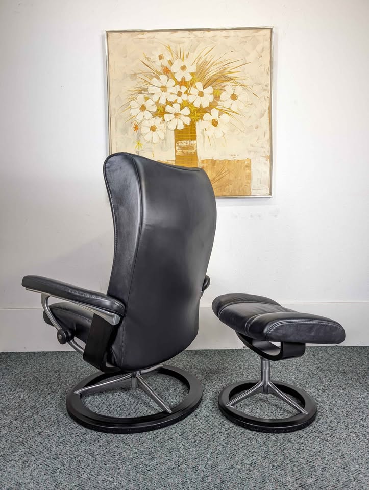 Ekornes Stressless Black Leather Lounge Chair Recliner & Ottoman