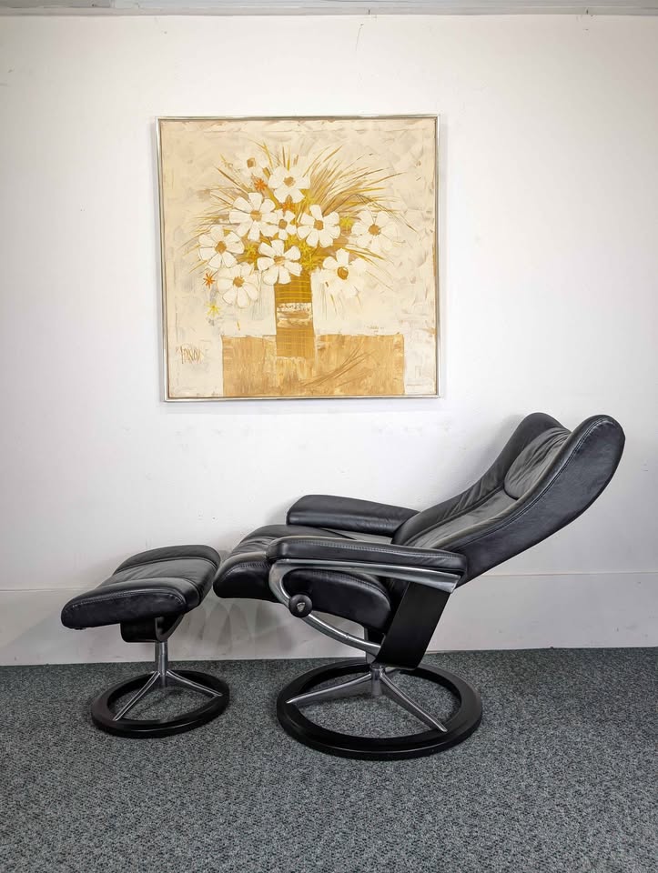 Ekornes Stressless Black Leather Lounge Chair Recliner & Ottoman