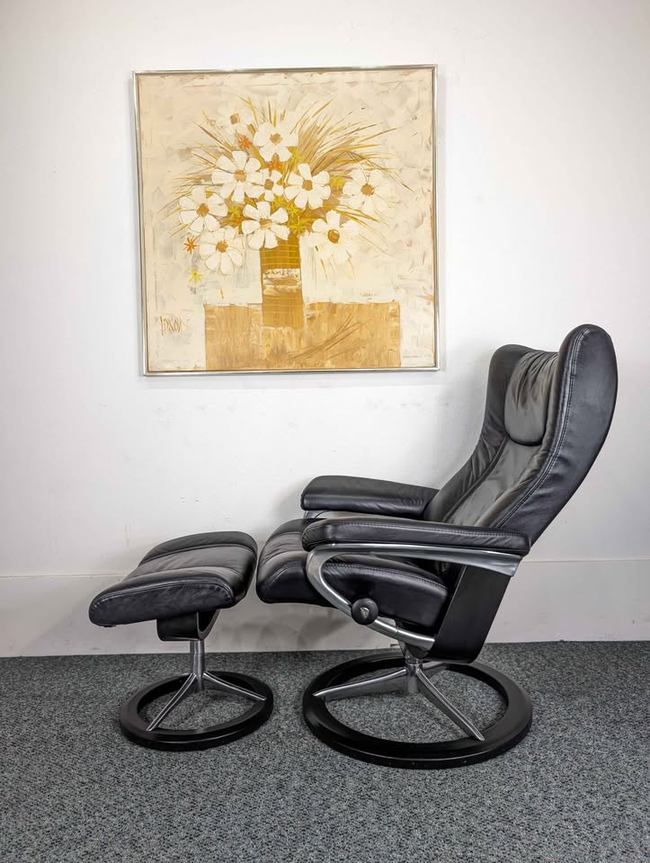 Ekornes Stressless Black Leather Lounge Chair Recliner & Ottoman