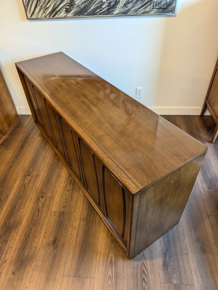 Large MCM Vintage Emphasis Collection Walnut Credenza by Broyhill