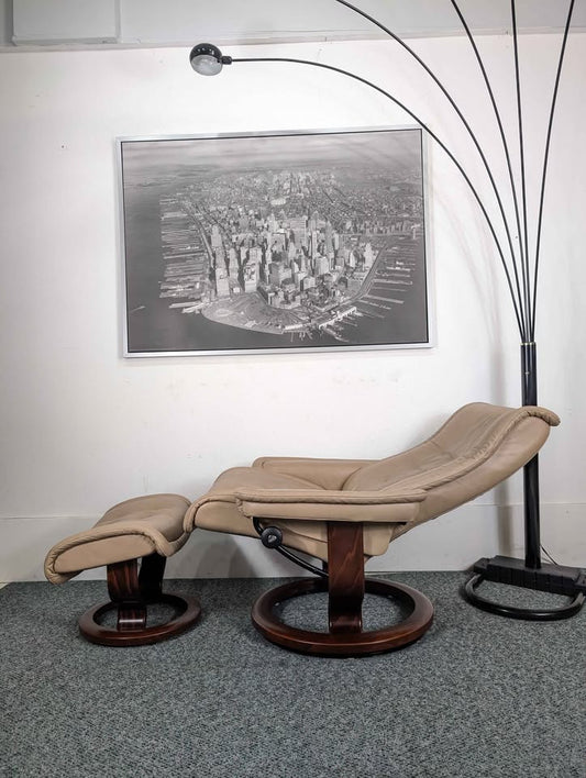 Ekornes Stressless Leather Lounge Chair Recliner & Ottoman