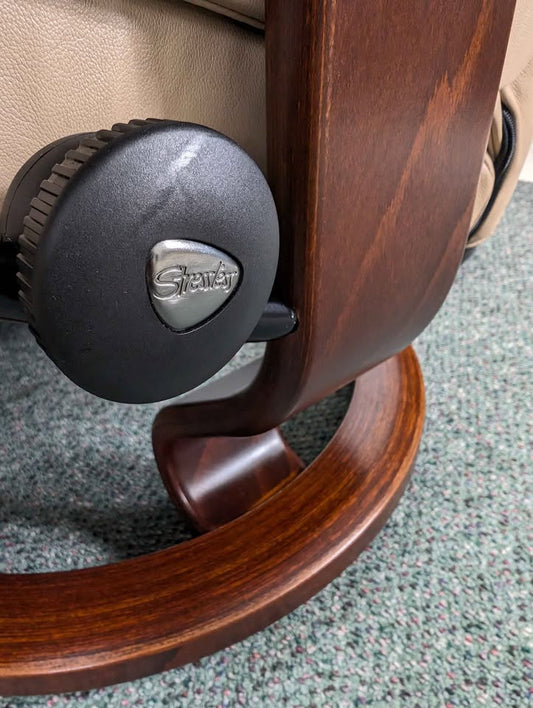 Ekornes Stressless Leather Lounge Chair Recliner & Ottoman