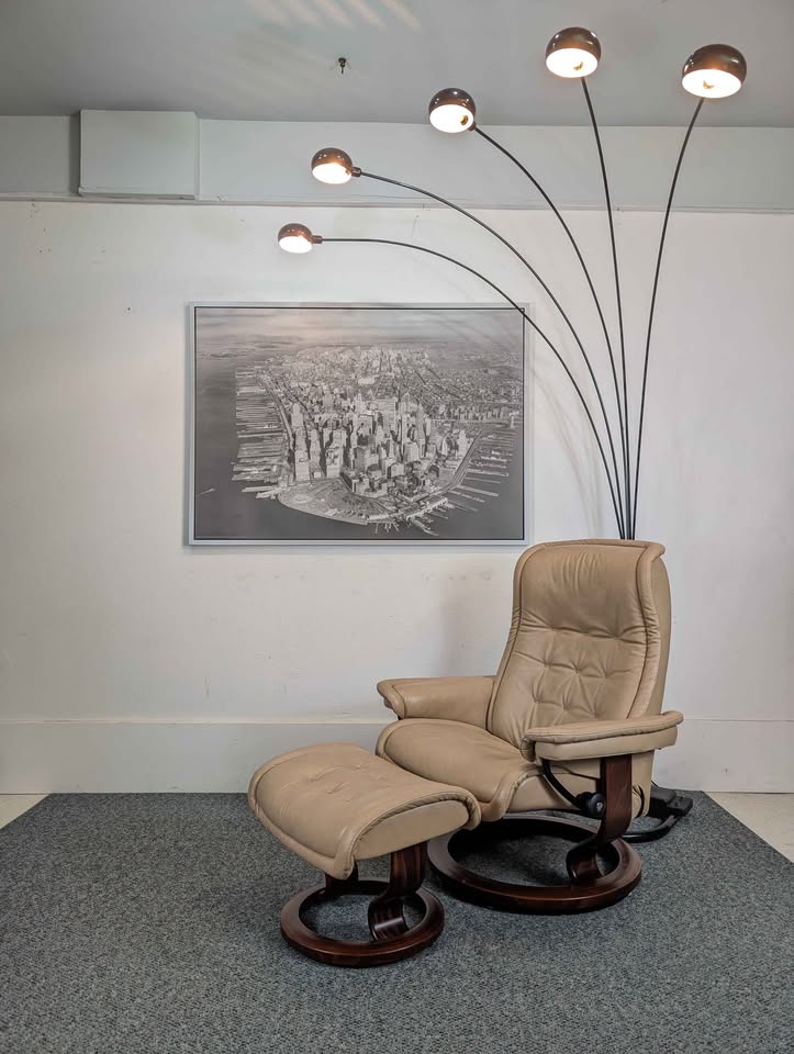 Ekornes Stressless Leather Lounge Chair Recliner & Ottoman
