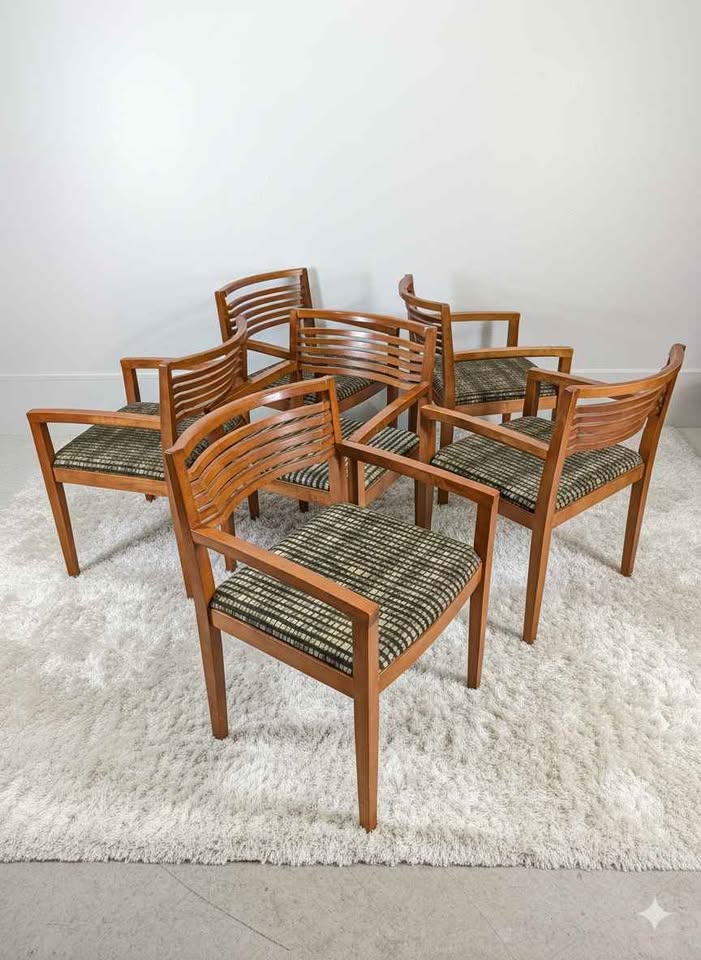 Vintage Pair of Postmodern Ricchio Chairs by Knoll