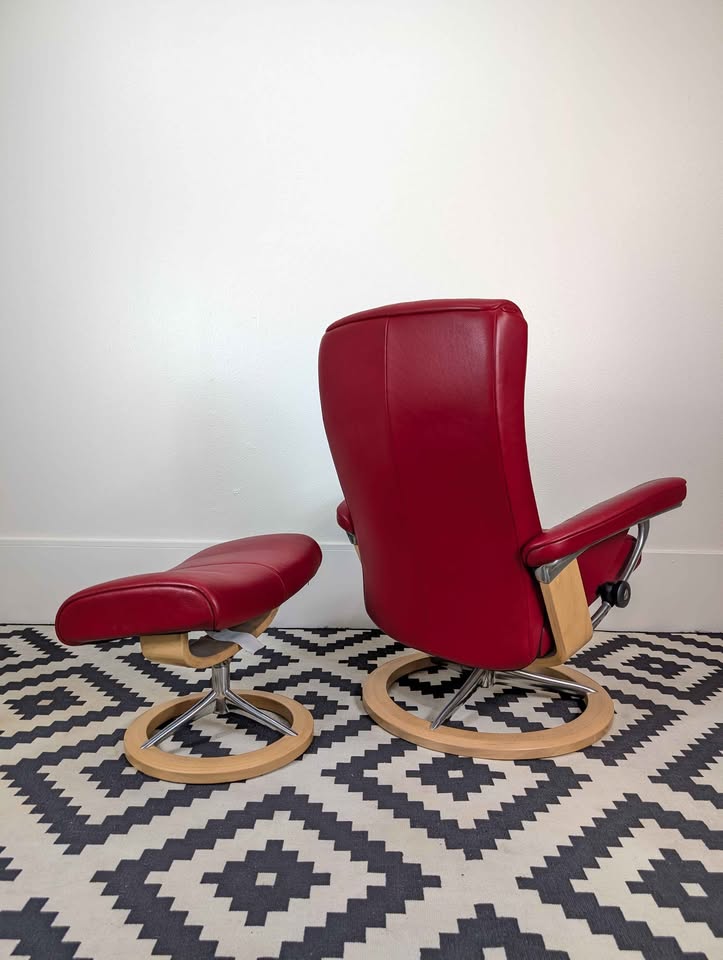 Ekornes Stressless Lounge Chair Recliner & Ottoman