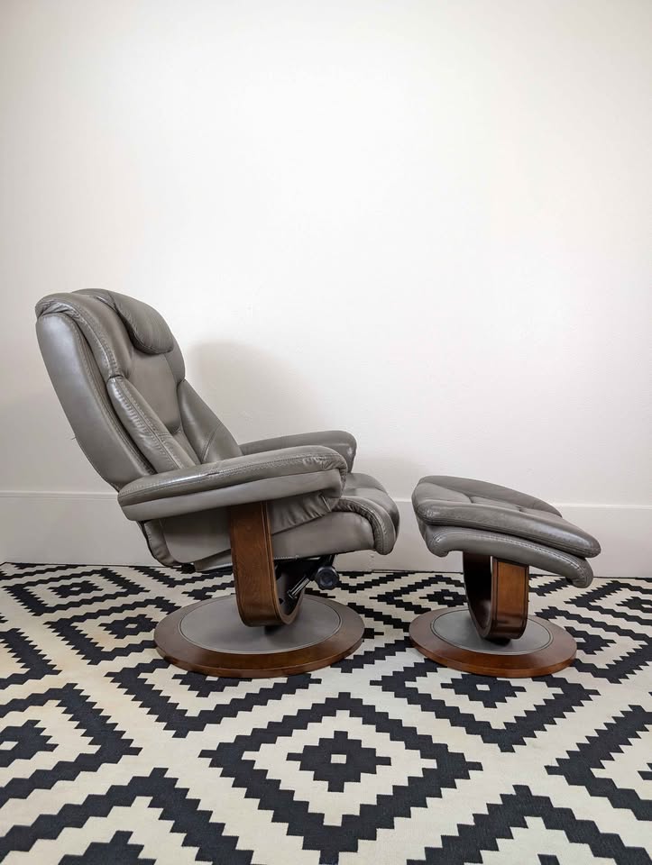 Stressless Style Grey Leather Lounge Chair & Ottoman by Faringdon for Macy's