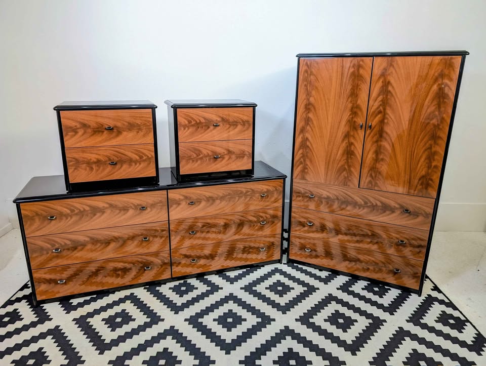 Lacquered Vintage Italian Art Deco 6 Piece King Bedroom Set