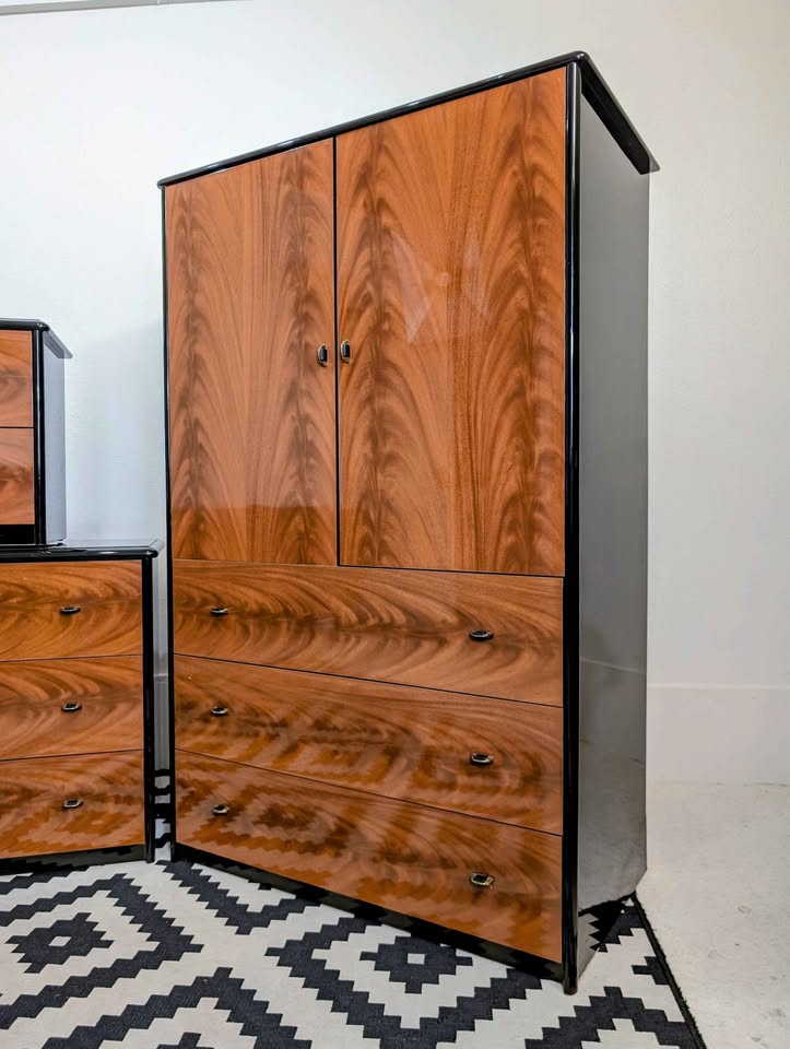 Lacquered Vintage Italian Art Deco 6 Piece King Bedroom Set