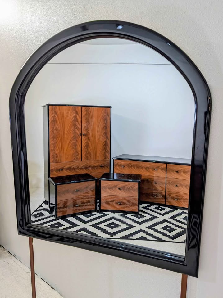 Lacquered Vintage Italian Art Deco 6 Piece King Bedroom Set