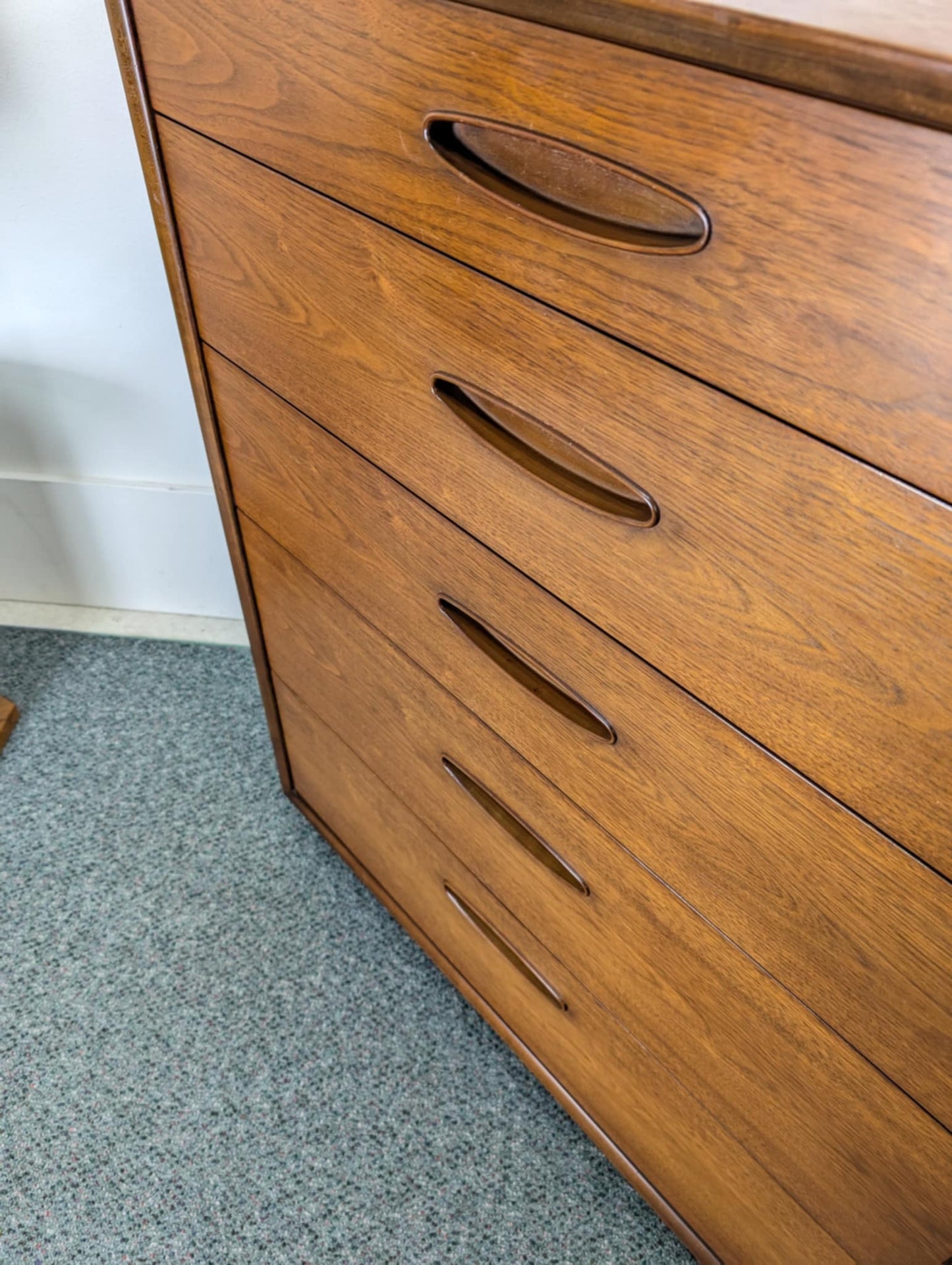 Stunning MCM Henredon Circa '60 Five Drawer Walnut Highboy Dresser