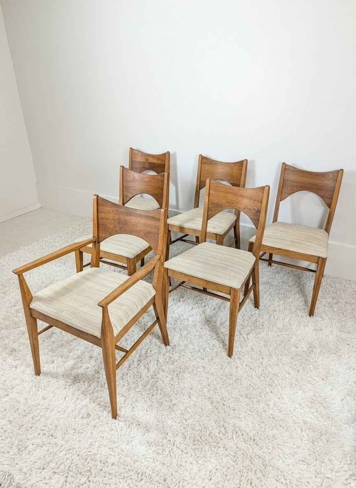 MCM Saga Collection Dining Table Set by Broyhill