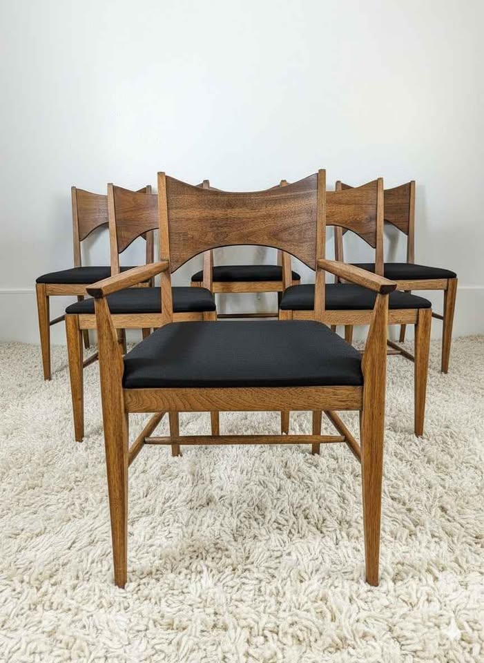 MCM Saga Collection Dining Table Set by Broyhill