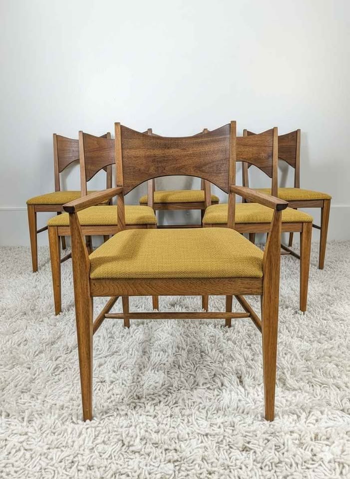 MCM Saga Collection Dining Table Set by Broyhill