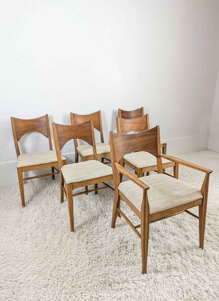 MCM Saga Collection Dining Table Set by Broyhill