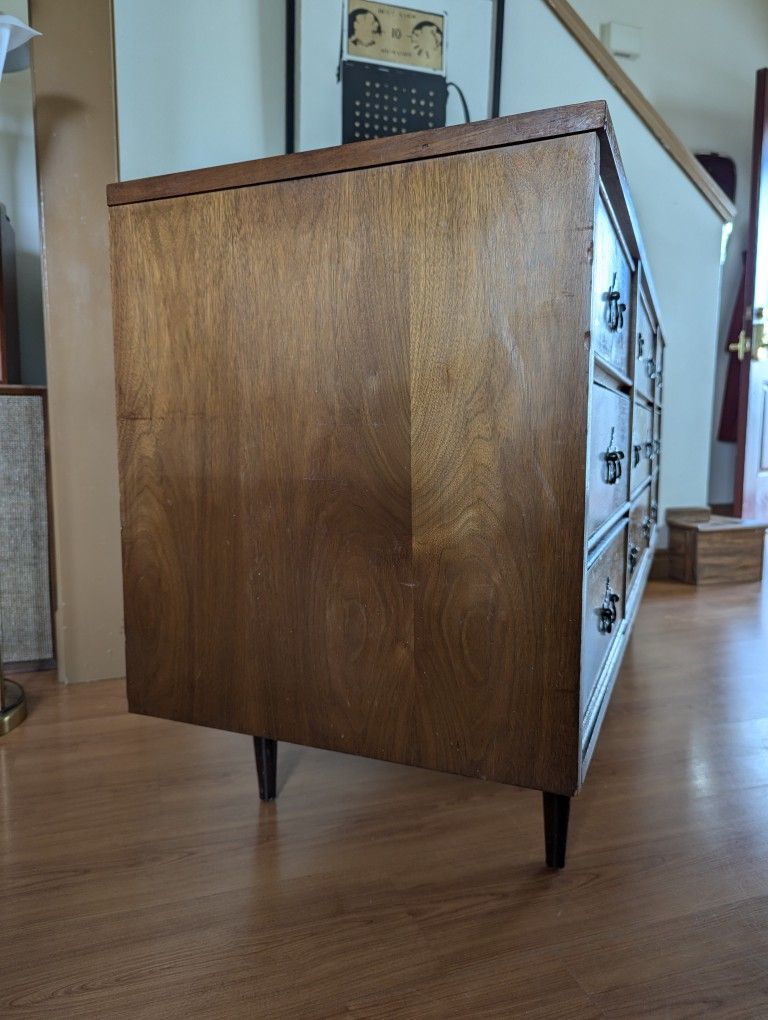 Mid Century Modern Dixie 9 Drawer Lowboy Dresser