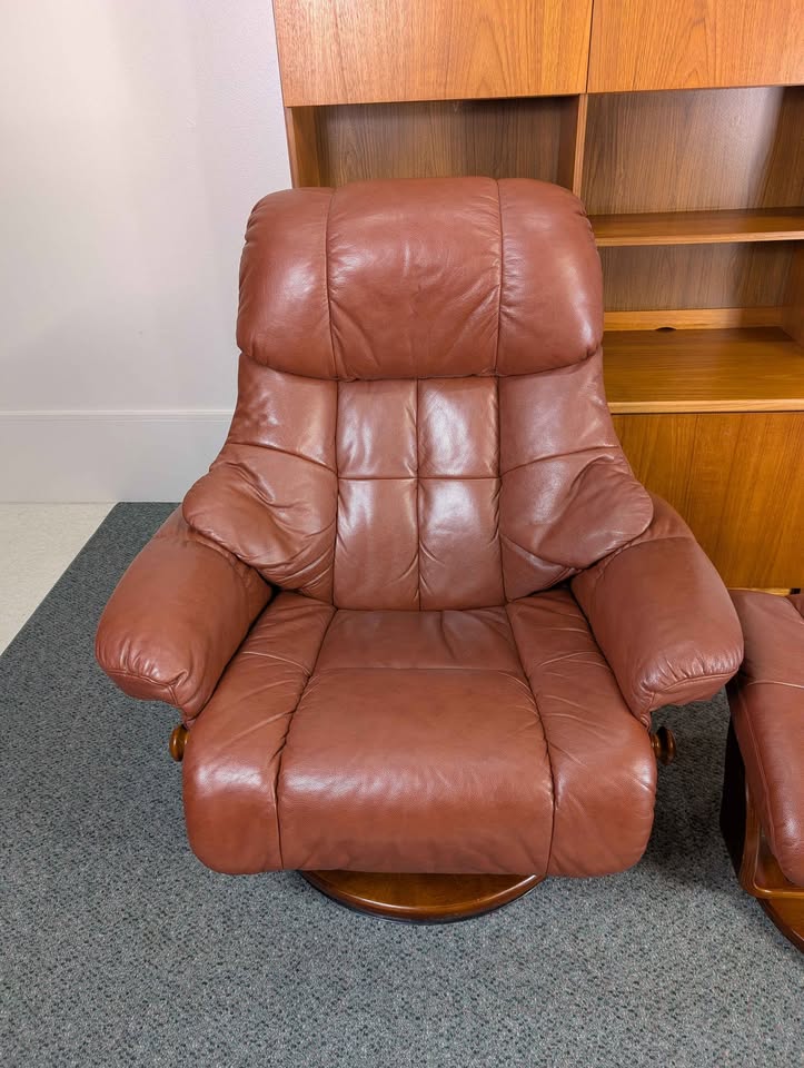 Brown Leather Stressless Style Recliner & Ottoman by Benchmaster