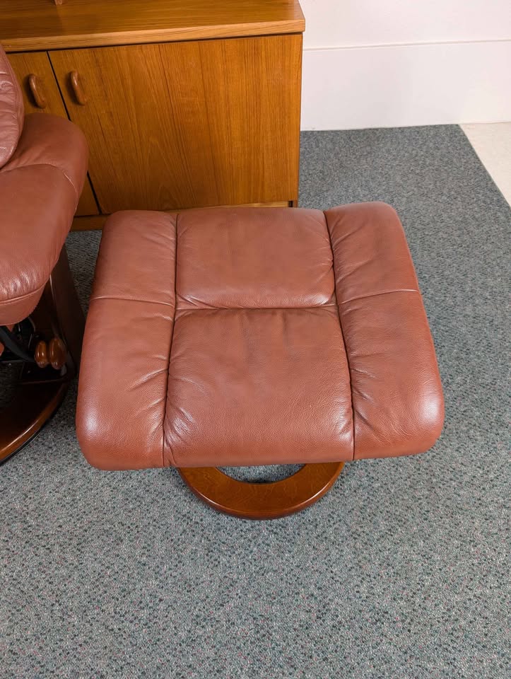Brown Leather Stressless Style Recliner & Ottoman by Benchmaster
