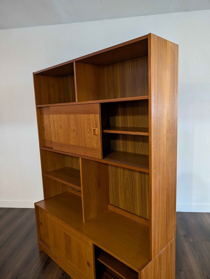 Domino Mobler Record Player Media Credenza