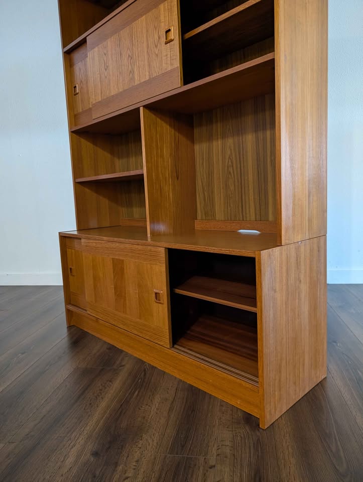 Domino Mobler Record Player Media Credenza