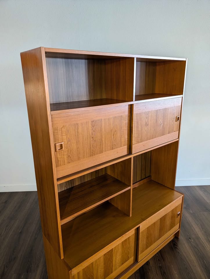 Domino Mobler Record Player Media Credenza
