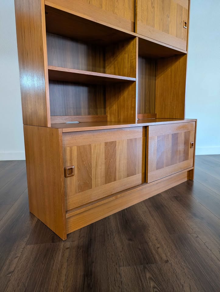 Domino Mobler Record Player Media Credenza