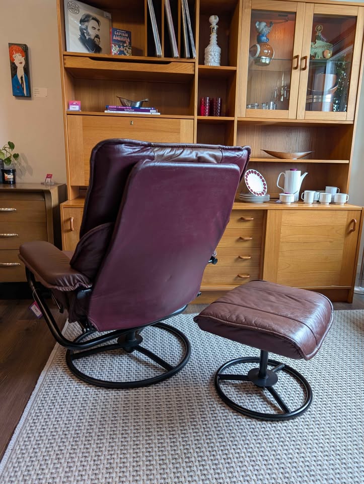 Large Brown Leather Stressless Style Lounge Chair Recliner by Palliser