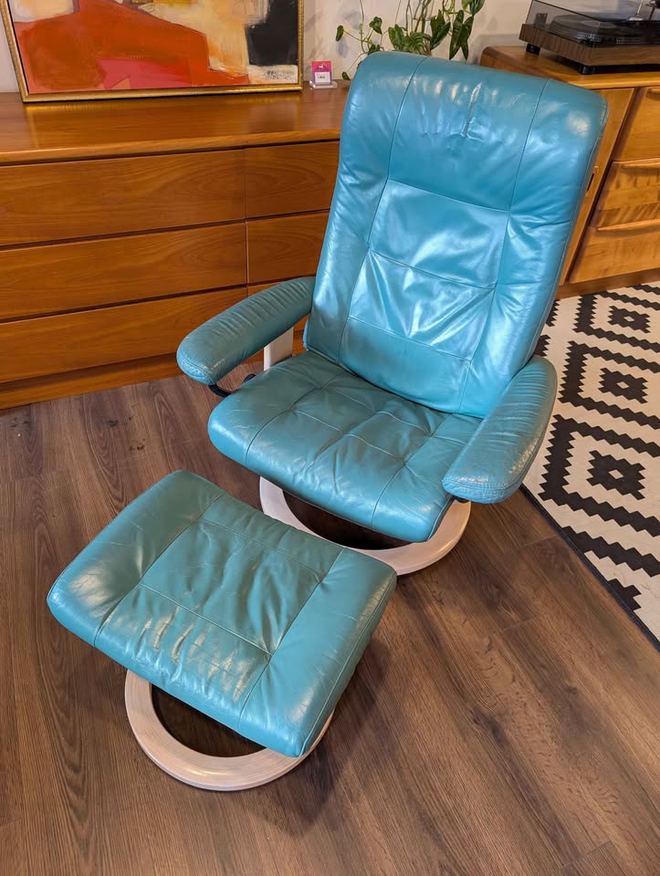 Green Leather Ekornes Stressless Lounge Chair