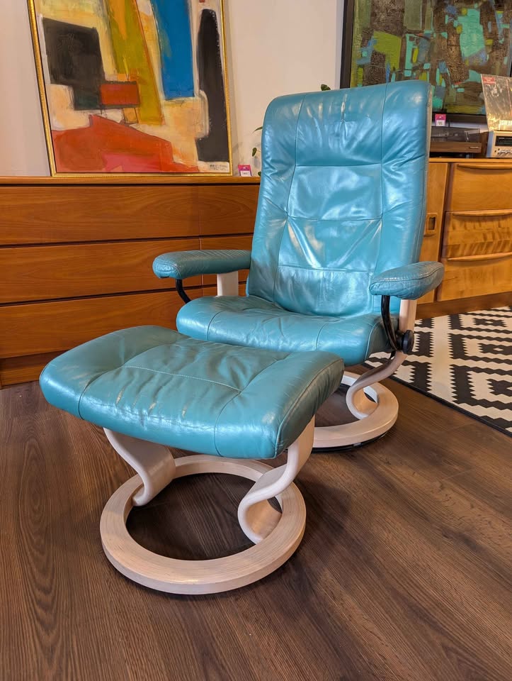 Green Leather Ekornes Stressless Lounge Chair
