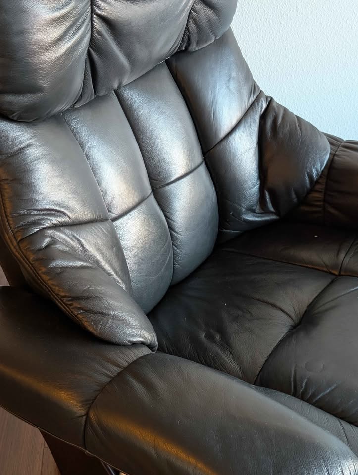 Black Leather Benchmaster Recliner & Ottoman