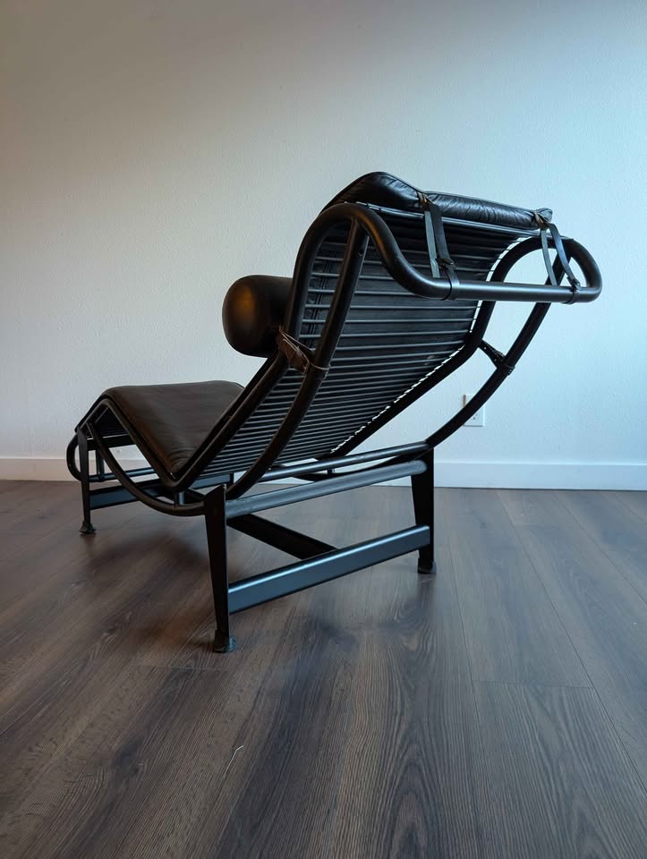 MCM Vintage Black Leather LC4 Style Chaise Lounge Chair