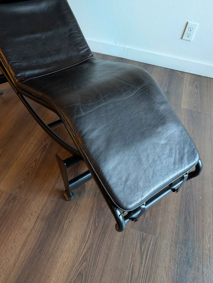 MCM Vintage Black Leather LC4 Style Chaise Lounge Chair
