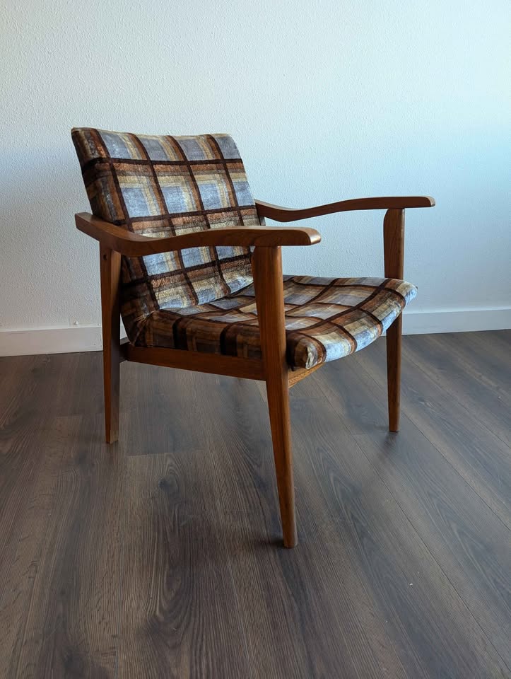 Mid Century Modern Lounge Chair