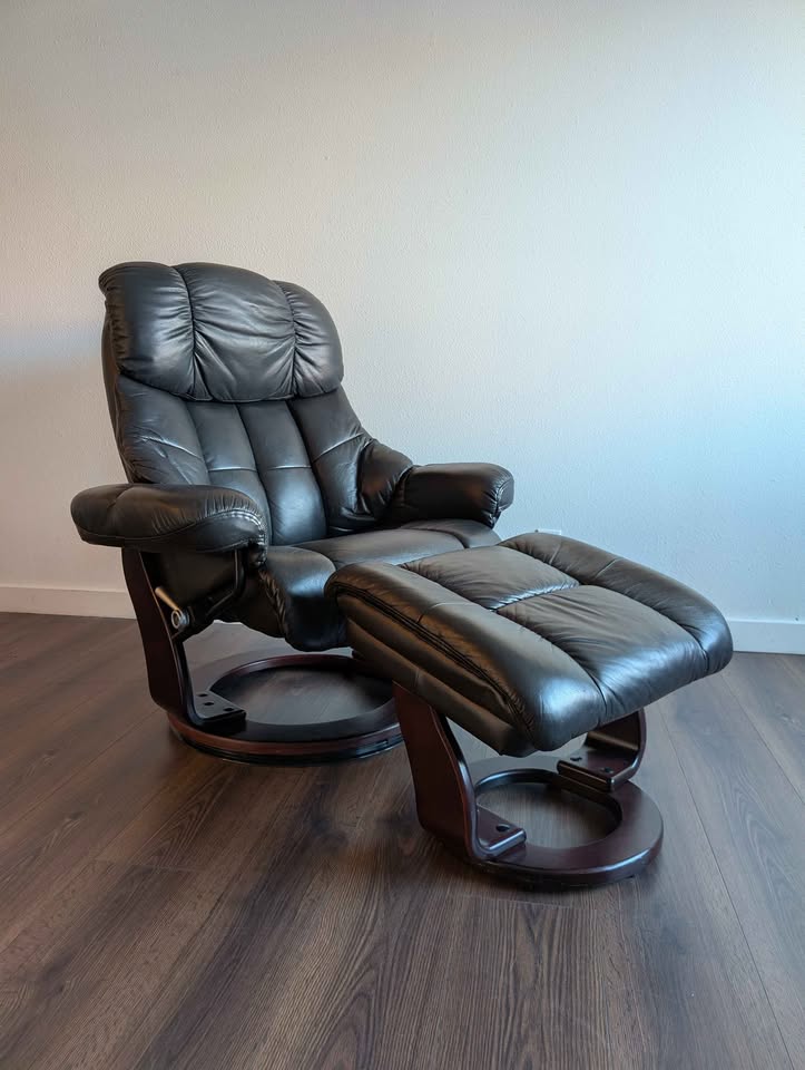 Black Leather Benchmaster Recliner & Ottoman