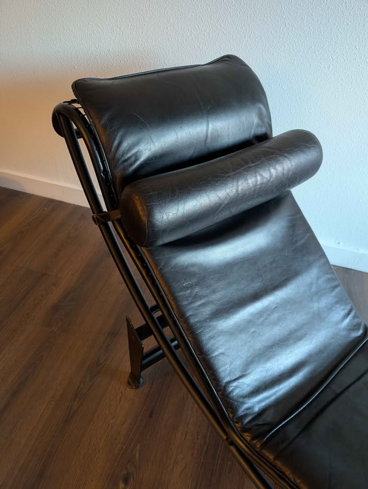 MCM Vintage Black Leather LC4 Style Chaise Lounge Chair