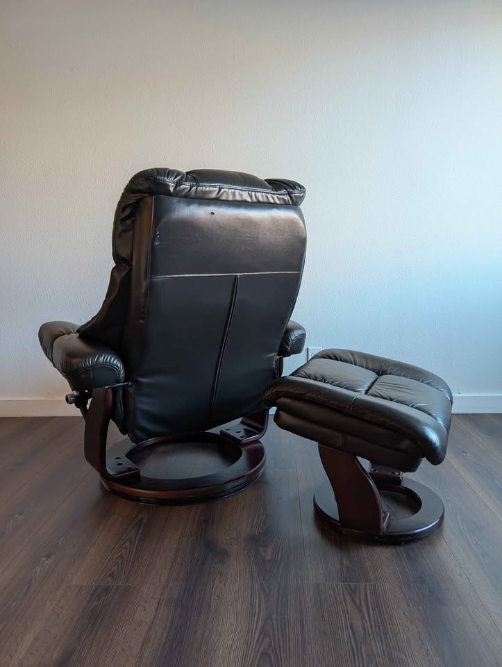 Black Leather Benchmaster Recliner & Ottoman