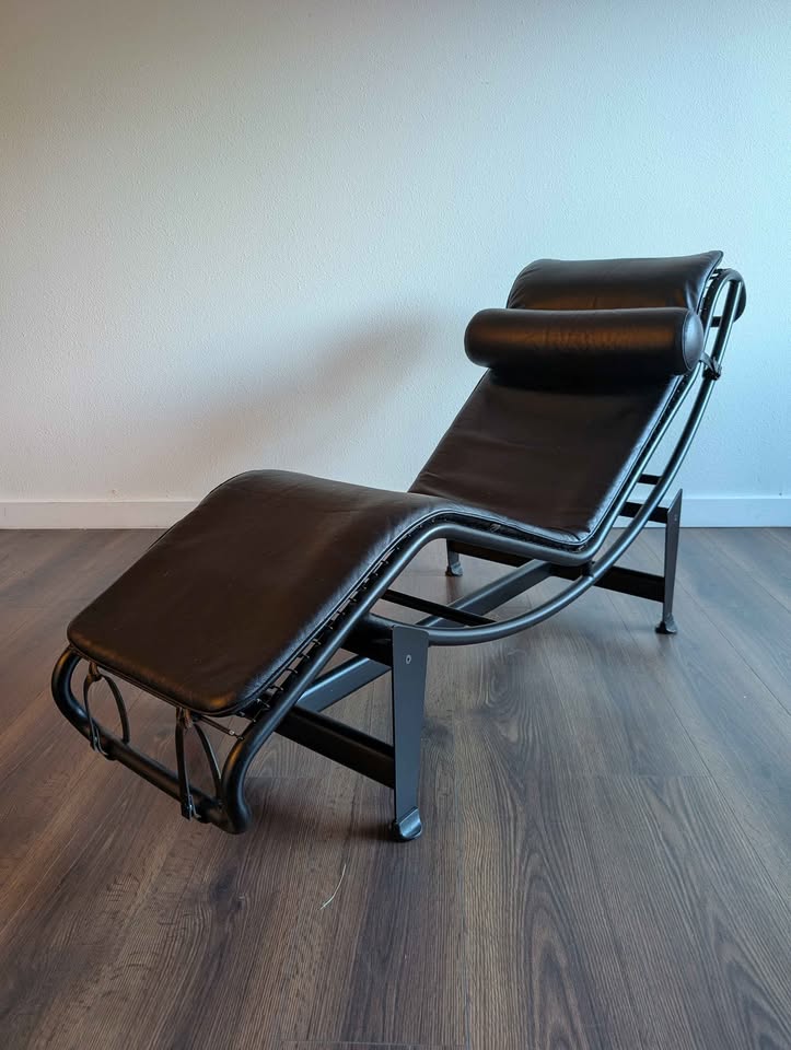 MCM Vintage Black Leather LC4 Style Chaise Lounge Chair