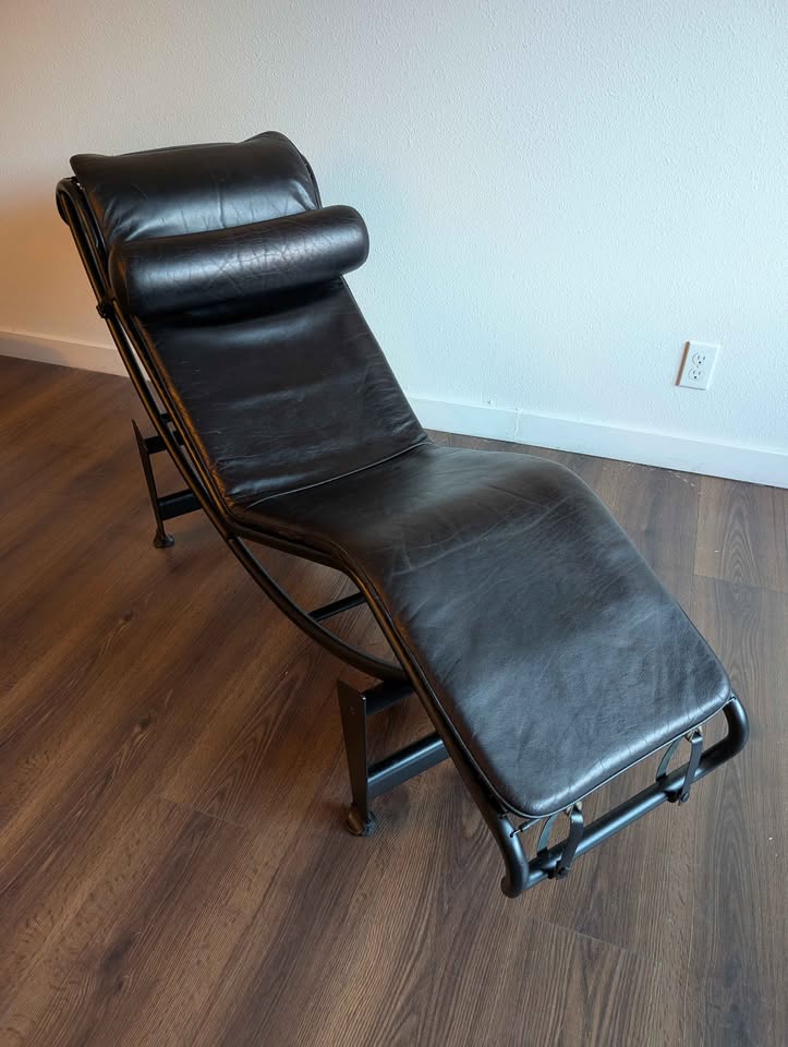 MCM Vintage Black Leather LC4 Style Chaise Lounge Chair