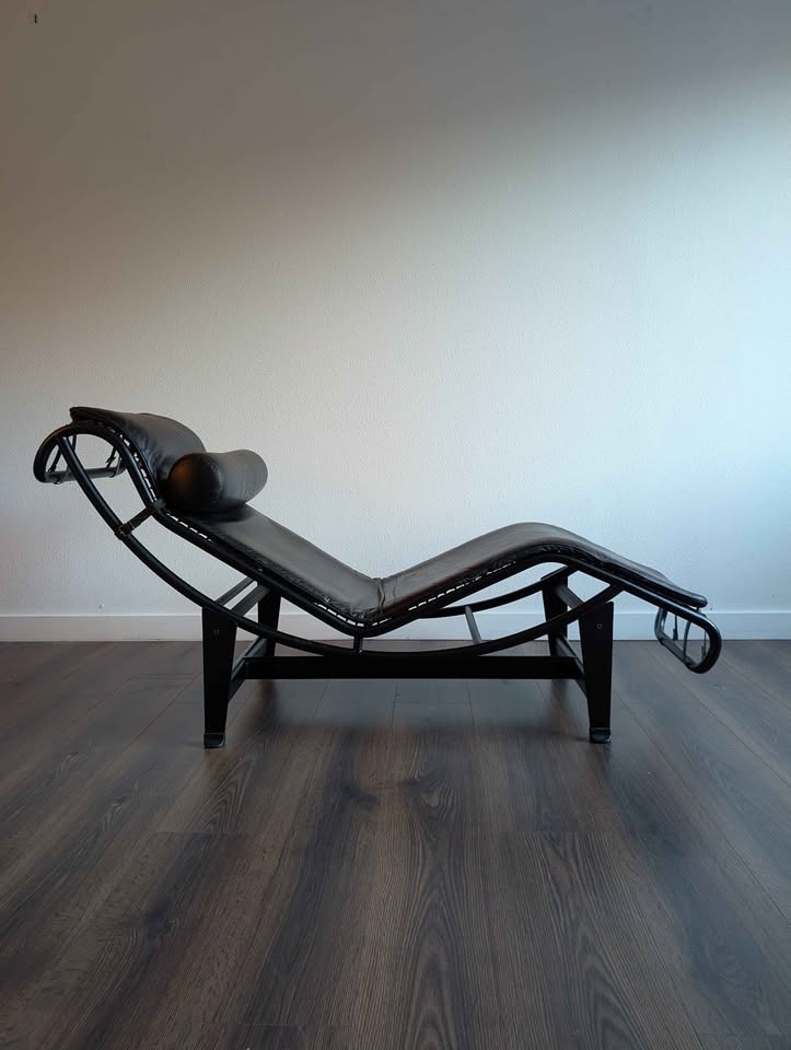 MCM Vintage Black Leather LC4 Style Chaise Lounge Chair