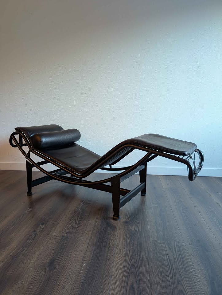 MCM Vintage Black Leather LC4 Style Chaise Lounge Chair