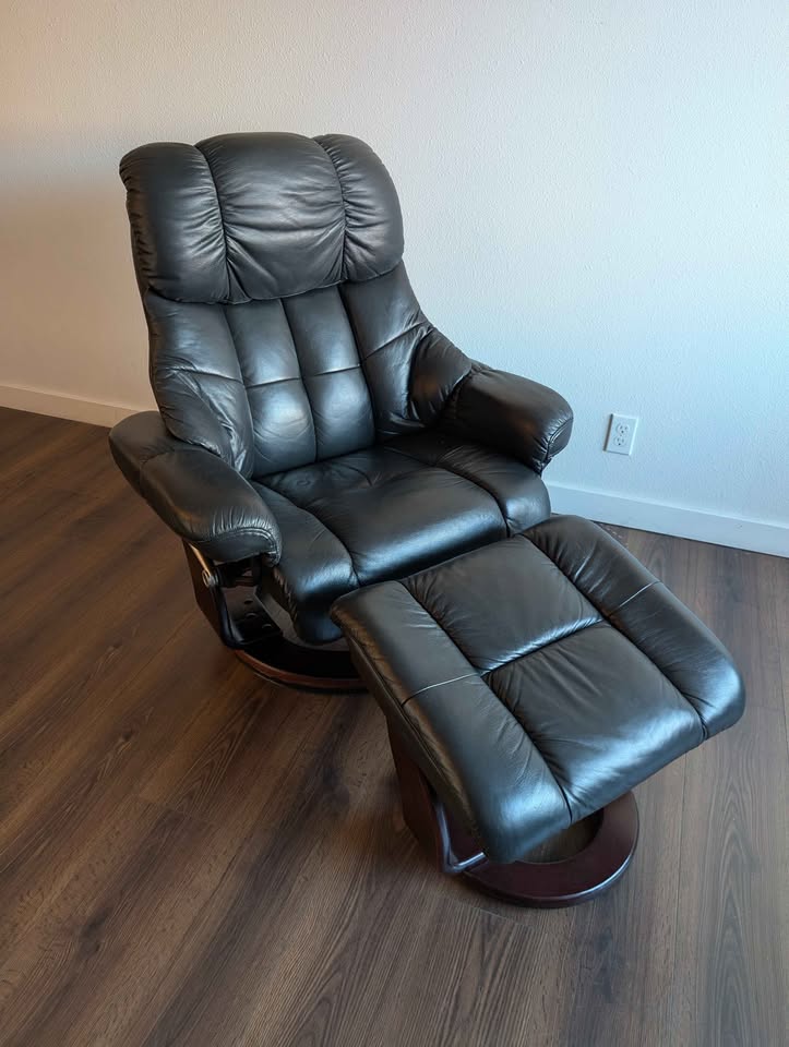Black Leather Benchmaster Recliner & Ottoman