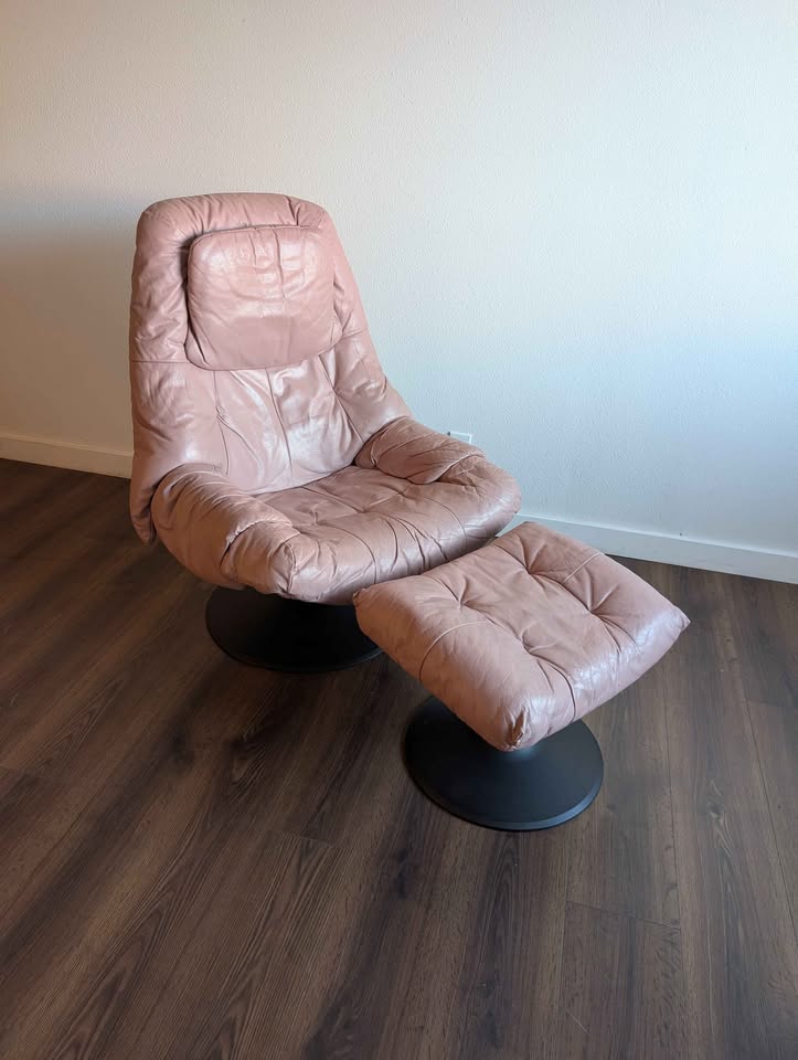 Vintage Mauve Leather Ekornes Stressless Recliner & Ottoman