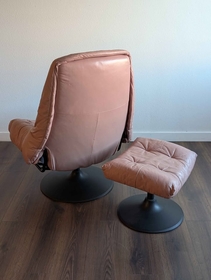 Vintage Mauve Leather Ekornes Stressless Recliner & Ottoman