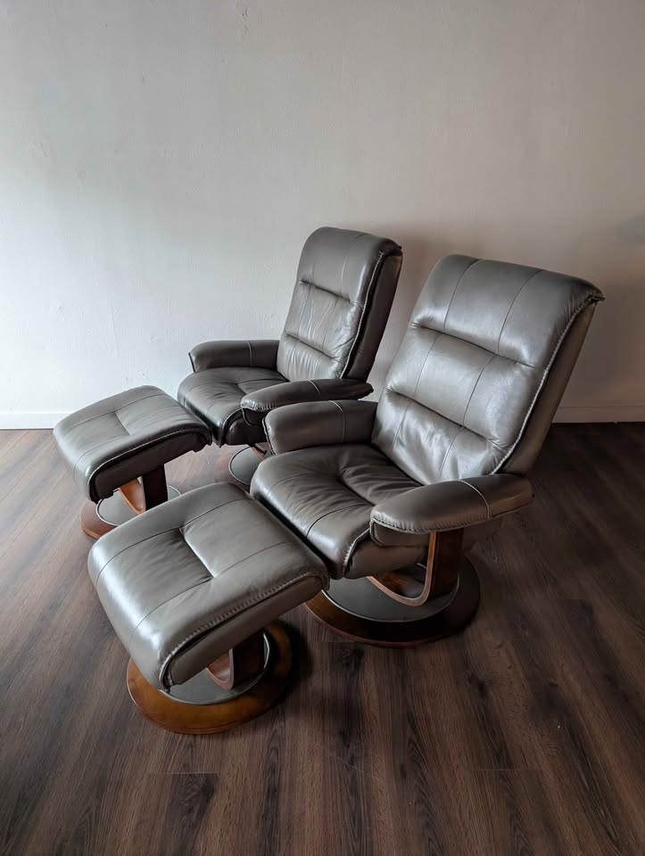 Pair of New Stressless Style Grey Leather Lounge Chair Recliners $795 Each