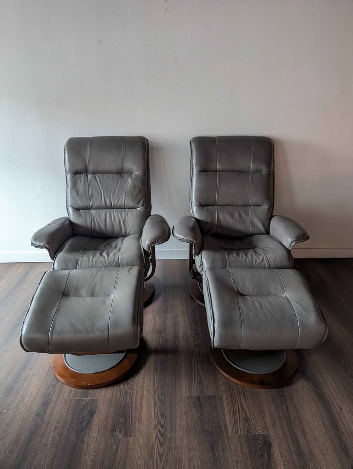 Pair of New Stressless Style Grey Leather Lounge Chair Recliners $795 Each