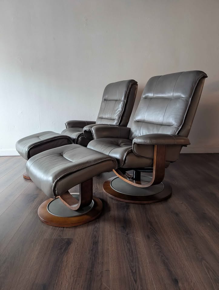 Pair of New Stressless Style Grey Leather Lounge Chair Recliners $795 Each