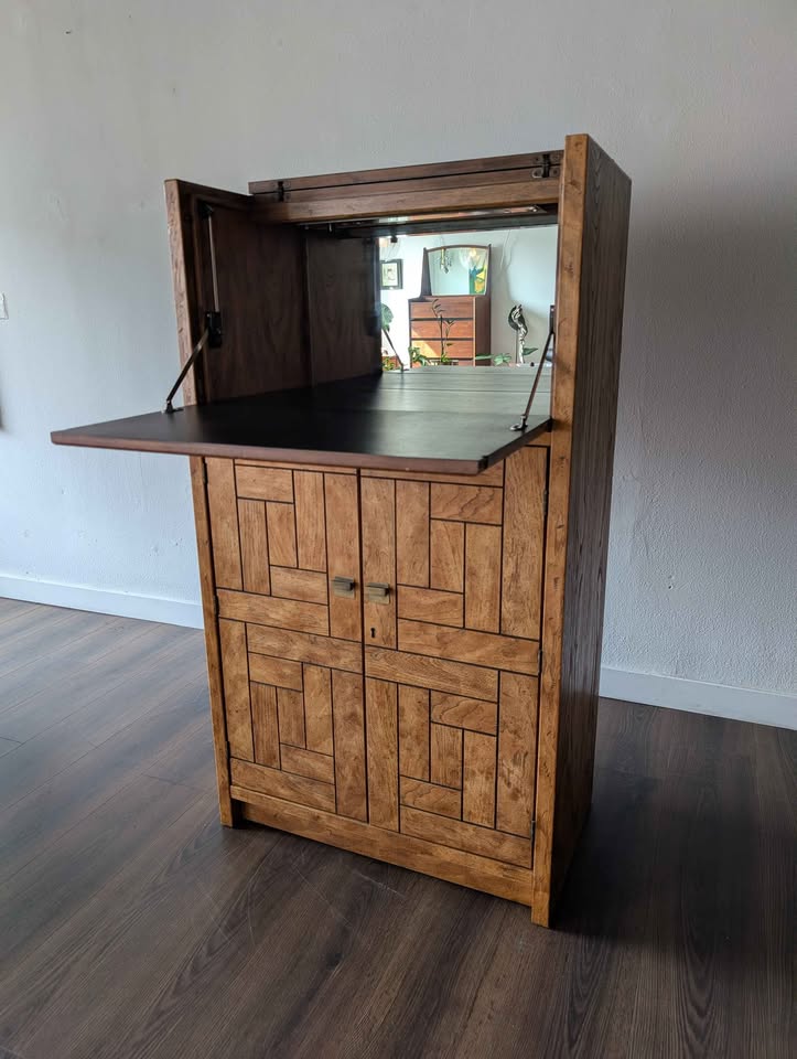 MCM Woodbriar Collection Light Up Bar Cabinet by Drexel
