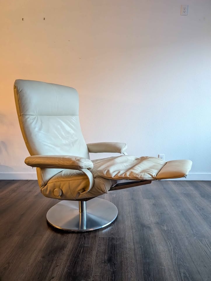 Sumi Collection Recliner by Lafer